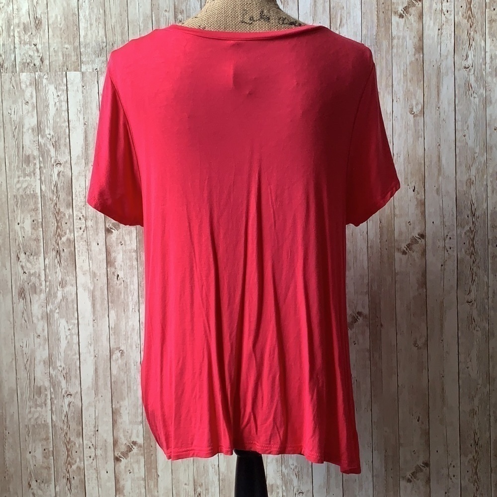 LEO & nicole pink twist bottom shirt - Picture 3 of 6